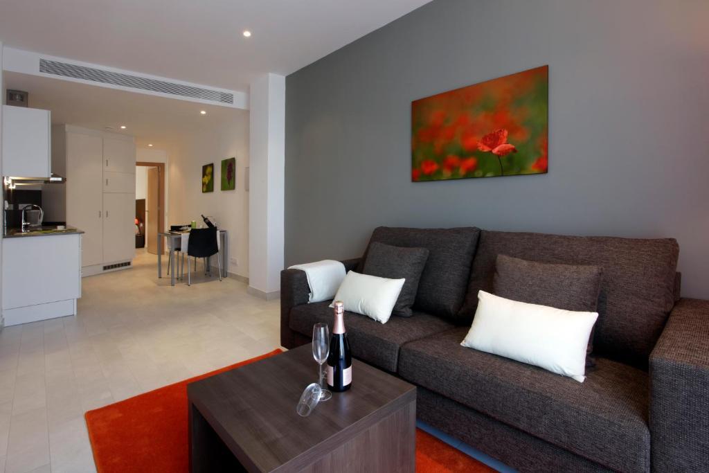 Fisa Rentals Les Corts Apartments Barcelona Room photo