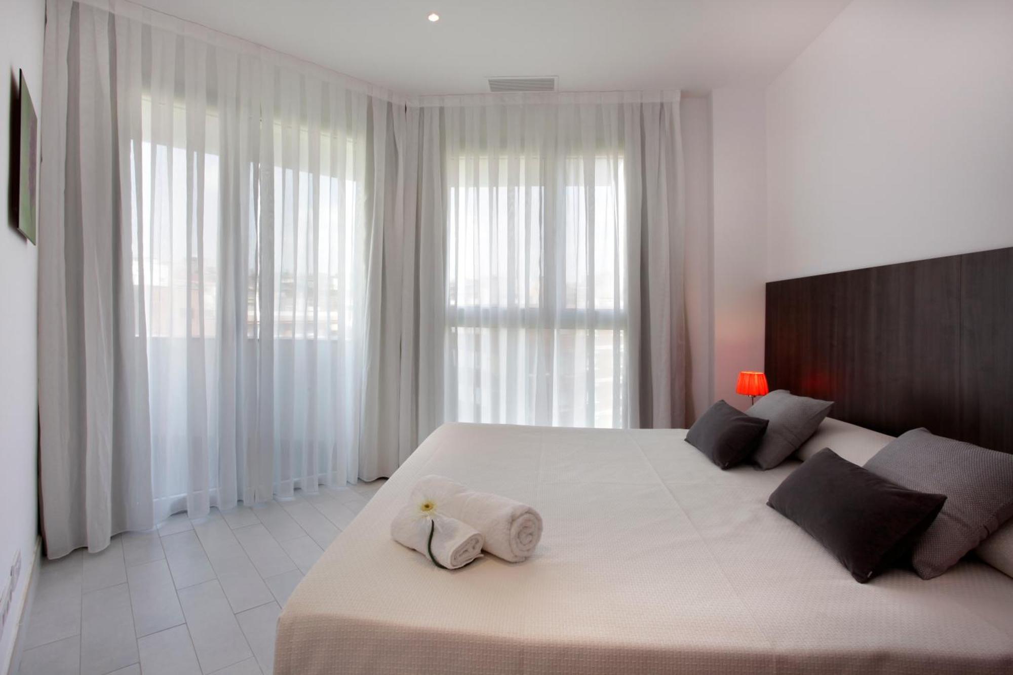 Fisa Rentals Les Corts Apartments Barcelona Exterior photo