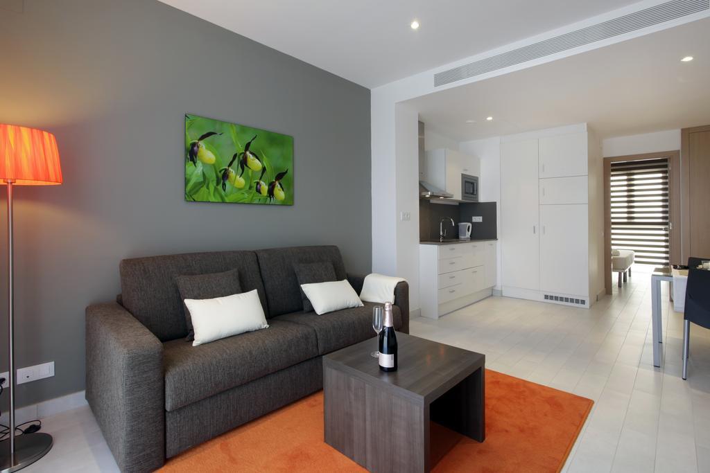 Fisa Rentals Les Corts Apartments Barcelona Exterior photo